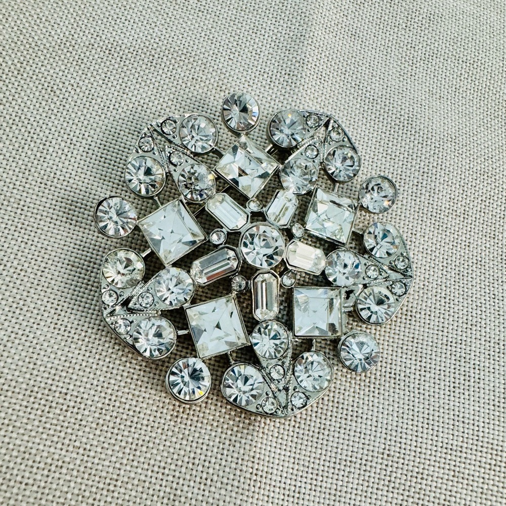 LRG Vintage Style Silver Crystal Brooch Sparkly Accessory
